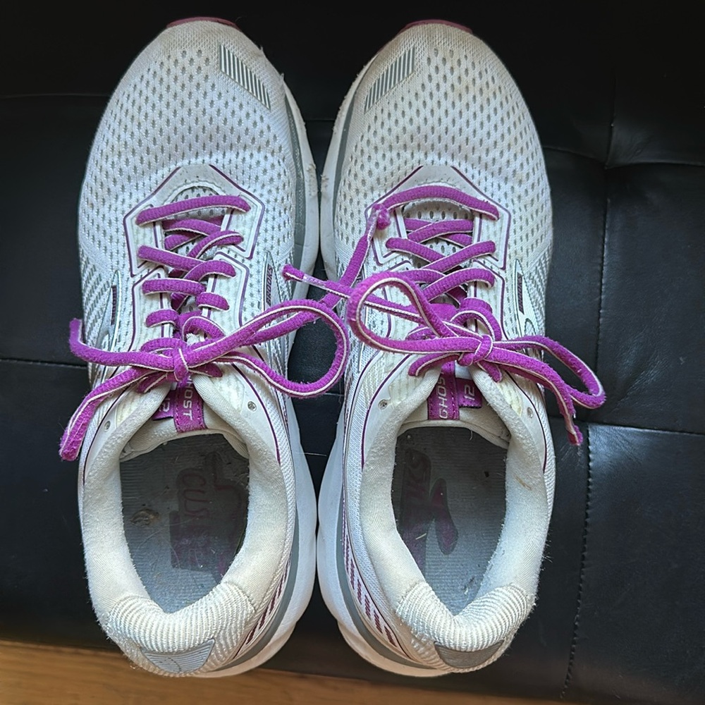 Brooks Ghost 10 running shoes, size 10